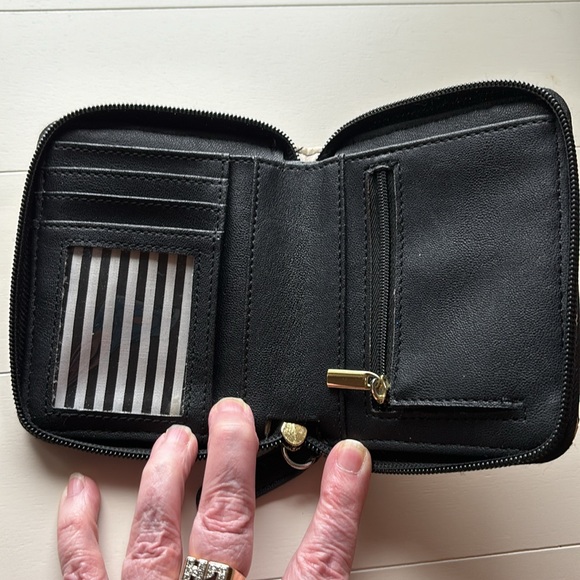 💙LUV BETSEY BY BETSEY JOHNSON WALLET *EUC* - Picture 5 of 6